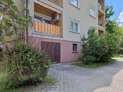 Eladó Lakás 2200 Monor Monoron az uszodánál GARÁZZSAL eladó 44 m2-es tetőtéri lakás