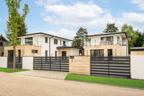 Eladó Lakás 8621 Zamárdi , Zamárdiban, új építésű villa, 300 méterre a Balaton parttól!