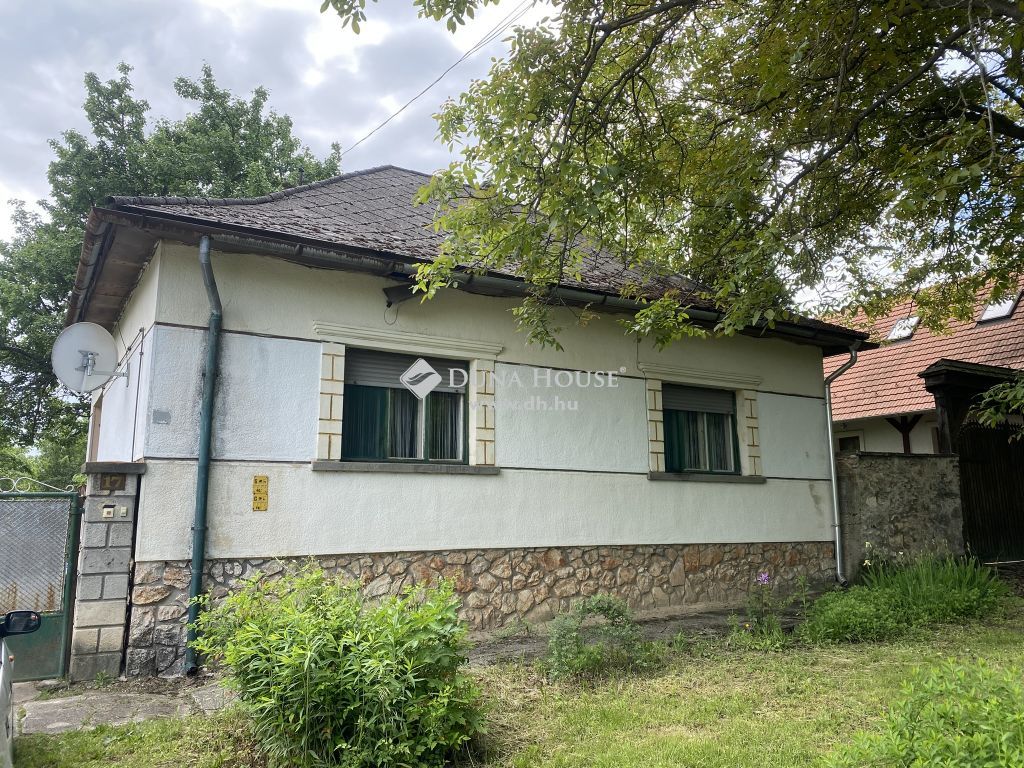 8046 Bakonykúti , Masszív téglaház hatalmas telekkel — 1/22