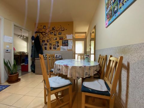 Eladó Lakás 2112 Veresegyház , ***KERTKAPCSOLATOS, újszerű lakás AUTÓBEÁLLÓVAL+TÁROLÓ***