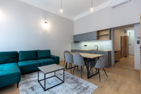 Eladó Lakás 1084 Budapest 8. kerület , Horváth Miály térnél felújított 4 hálós, 4 fürdőszobás lakás