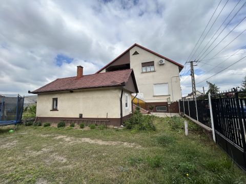 Eladó Ház 2367 Újhartyán Tágas, napos, sokoldalú otthon!