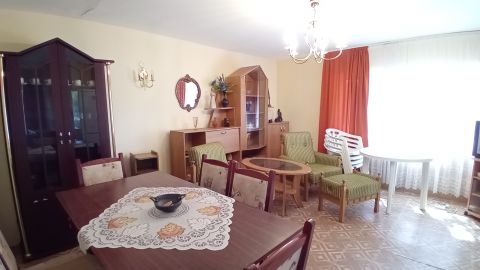 Eladó Ház 8600 Siófok , Ikerház fél várja új Tulajdonosát, a Balatontól 200 méterre.