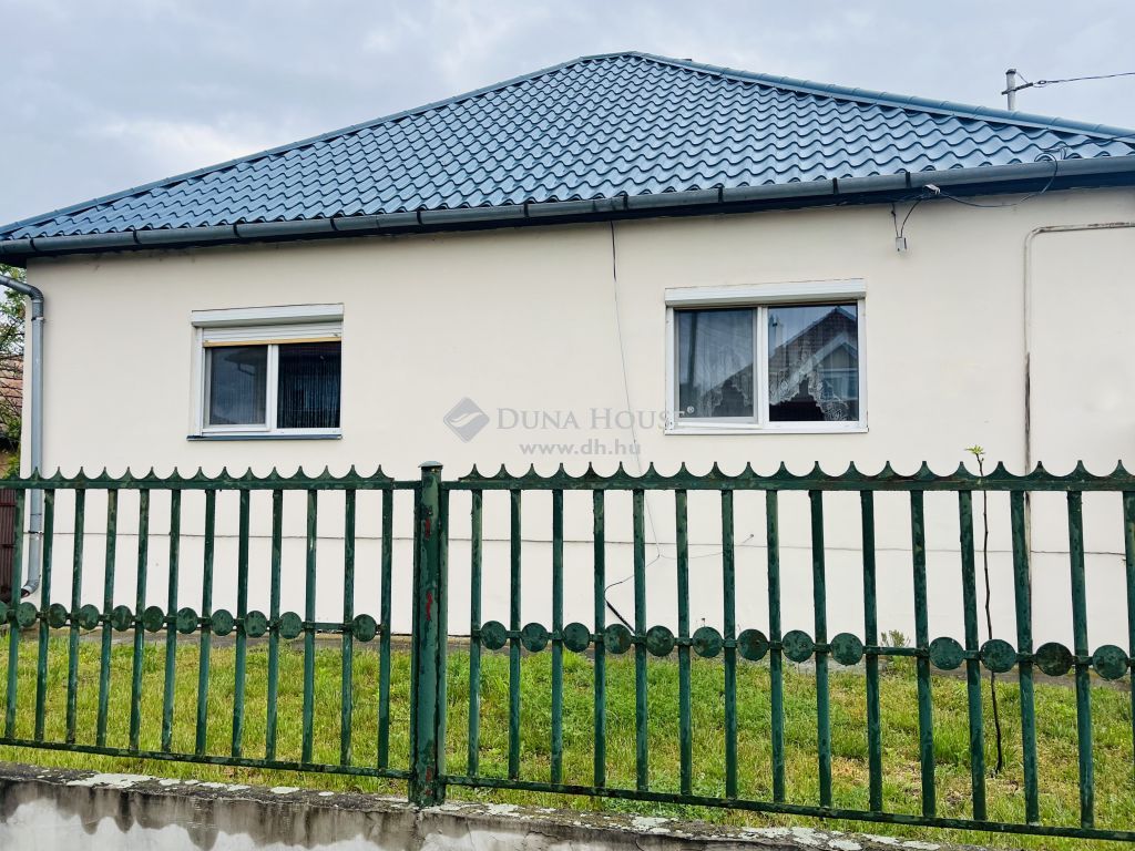 4551 Nyíregyháza , Orosi útból nyíló utcában — 1/28