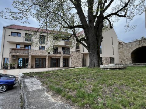 Kiadó Üzlethelyiség 2011 Budakalász Budakalászon, a Promontor lakóparkban, KIADÓ üzlethelyiség!