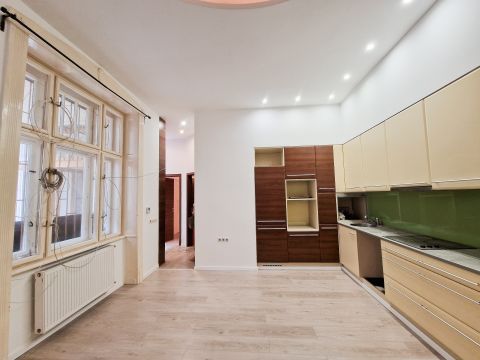 Eladó Lakás 1136 Budapest 13. kerület ***AMERIKAI KONYHÁS NAPPALI+2 HÁLÓS+ GARDRÓBOS LAKÁS***