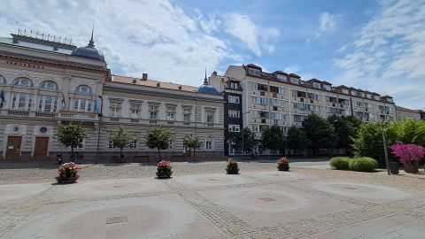 Eladó Lakás 5000 Szolnok , Szolnok belvárosában közvetlen a Városháza szomszédságában