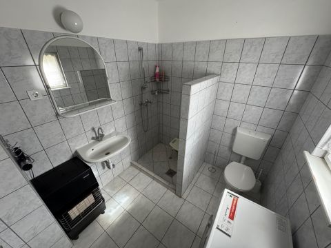 Eladó Ház 5471 Tiszakürt Felújított családi ház akár nagy területtel is, gazdálkodni.