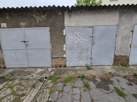 Kiadó Parkoló 7623 Pécs 