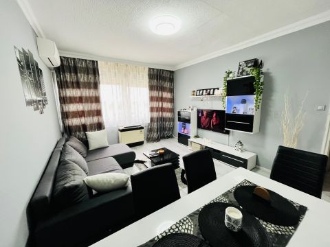 Eladó Lakás 2200 Monor , Felújított, 4.emleti lakás a központban!