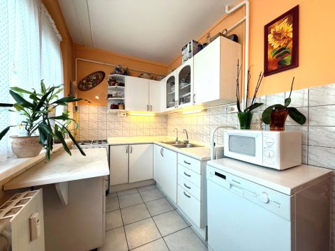 Eladó Lakás 6000 Kecskemét , Kecskeméten 2. emeleti,63 m2-es,erkélyes lakás eladó 