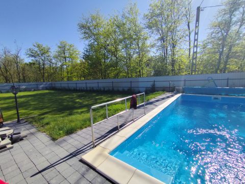 Eladó Lakás 2364 Ócsa Modern, felújitott lakás hatalmas, medencés kerttel Ócsán