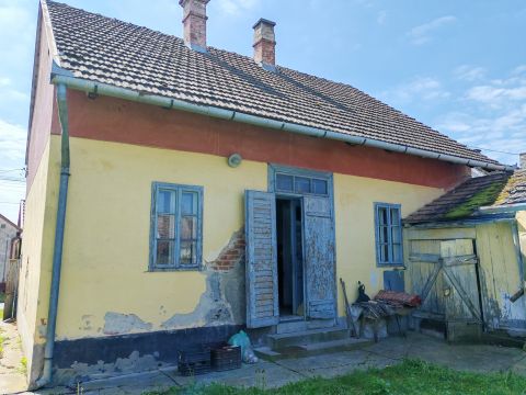 Eladó Ház 8840 Csurgó , Csurgó városának mellékutcájában felújítandó kertes ház!