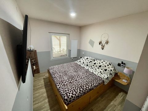 Eladó Ház 2338 Áporka 700 méterre az 51-es főúttól