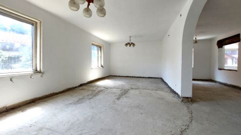 Eladó Lakás 1039 Budapest 3. kerület , Csillaghegyen, befejezésre váró, kertes, teraszos lakás
