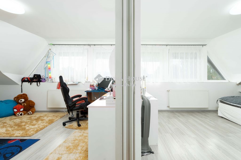 9200 Mosonmagyaróvár , Park közelében — 1/37