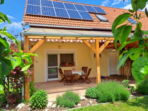 Eladó Lakás 7630 Pécs , Pécs újhegyi részén kertkapcsolatos ikerház-rész