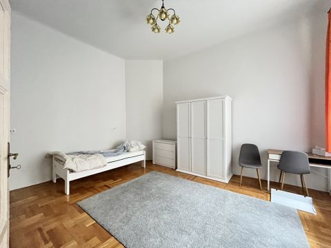 Eladó Lakás 1081 Budapest 8. kerület , KÉT KÜLÖNNYÍLÓ SZOBÁS LAKÁS A RÁKÓCZI ÚTON!