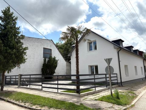 Eladó Lakás 2500 Esztergom 