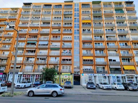 Eladó Lakás 6000 Kecskemét 