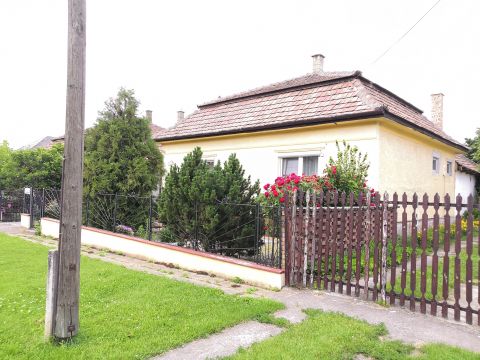 Eladó Ház 3895 Gönc , Uszoda közelében, FELÚJÍTOTT családi ház, GYÖNYÖRŰ KERTTEL