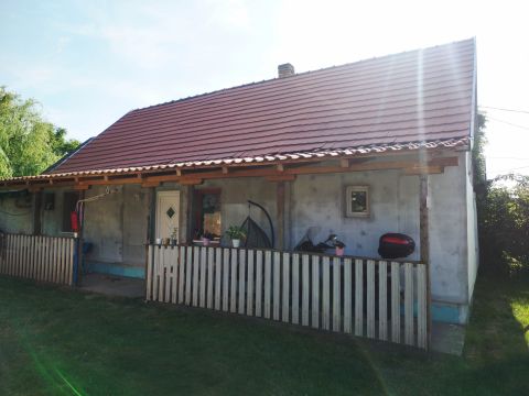 Eladó Ház 2490 Pusztaszabolcs , Nyugodt környezetben