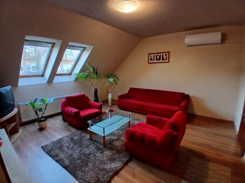 Kiadó Lakás 6000 Kecskemét 6000 Kecskemét Hunyadiváros nappali + 1 szoba