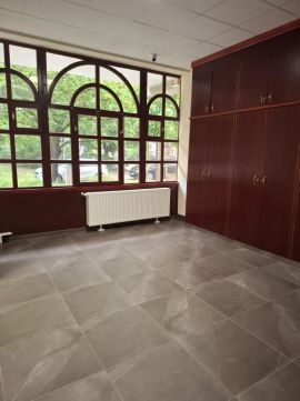 Kiadó Üzlethelyiség 7100 Szekszárd 
