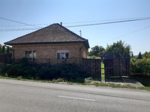 Eladó Ház 2115 Vácszentlászló , 2115 Vácszentlászló, Frekventált