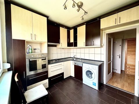 Eladó Lakás 1042 Budapest 4. kerület , Világos, 3 szobás, klímás panel lakás parkra néző kilátással