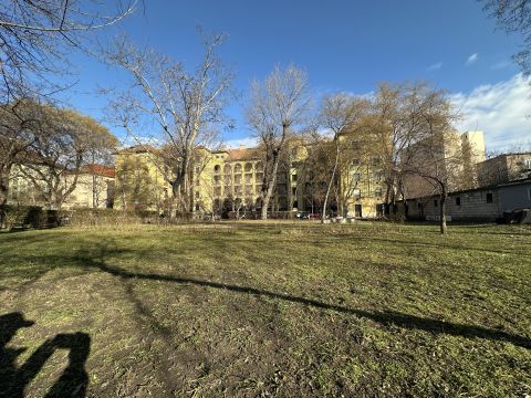Eladó Lakás 1101 Budapest 10. kerület Pöttyös utca megállóhoz közel, csendes részen