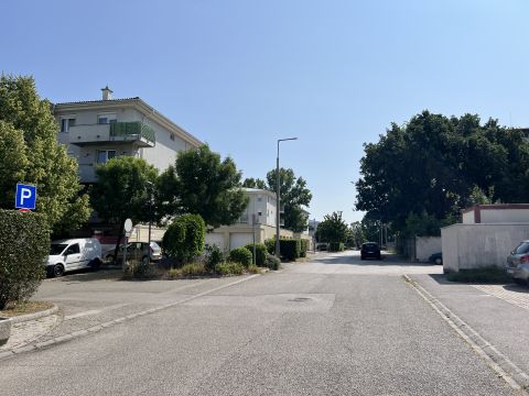 Eladó Parkoló 8200 Veszprém 