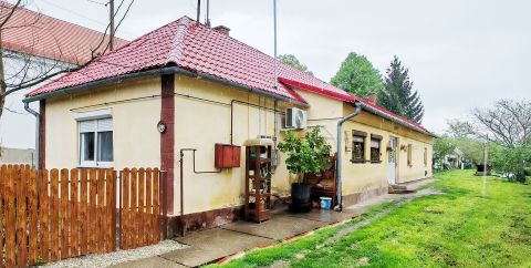 Eladó Ház 7555 Csokonyavisonta , Csokonyavisonta főutcáján eladó családi ház telekkel! 