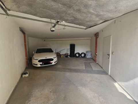 Eladó Parkoló 7629 Pécs , Papkertben zárt udvari 48nm-es garázs/raktár eladó!!!!