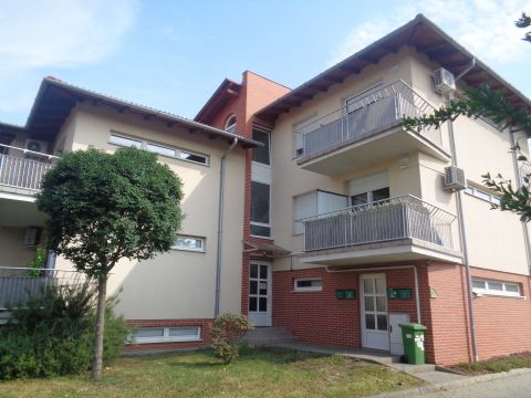 Kiadó Lakás 8000 Székesfehérvár , Vezér utcák