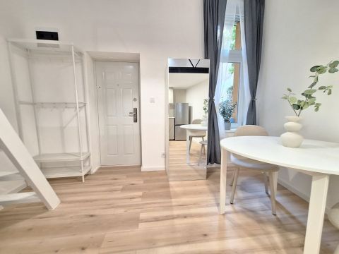 Eladó Lakás 1083 Budapest 8. kerület , 5 percre a Corvin-sétánytól új, felszerelt kislakás eladó