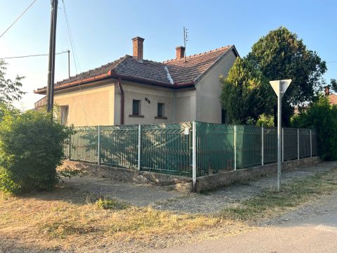 Eladó Ház 6050 Lajosmizse 