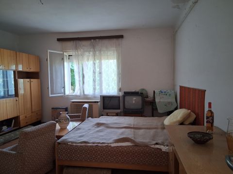 Eladó Ház 8612 Nyim Központi helyen!