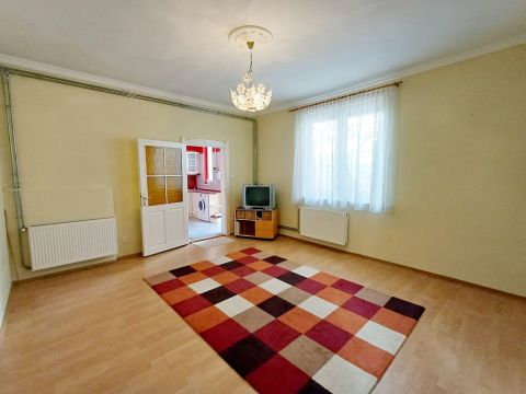 Eladó Ház 1205 Budapest 20. kerület Erzsébetfalván, 4 lakásos udvarban, felújított házrész