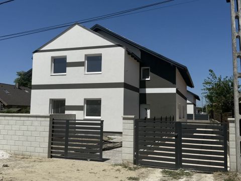 Eladó Ház 2318 Szigetszentmárton 3 gyerekes csokra  ikerház Duna parthoz közel Eladó