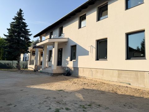 Eladó Üzlethelyiség 2111 Szada 