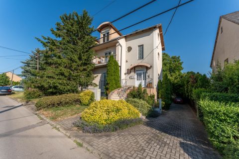 Eladó Lakás 8000 Székesfehérvár 