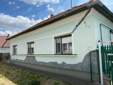 Eladó Ház 5321 Kunmadaras , 5321 Kunmadaras, központ
