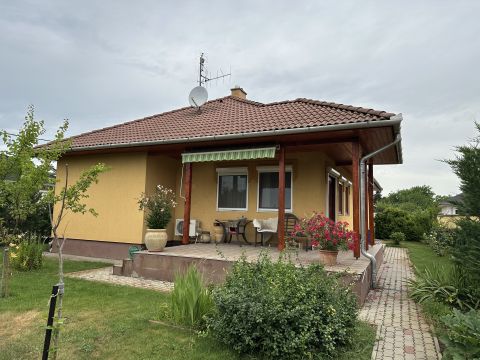 Eladó Ház 6000 Kecskemét , Kecskemét Hunyadivárosban 3 szoba+nappalis családiház