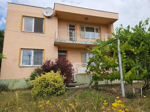 Eladó Ház 8300 Raposka , 8300 Tapolca, Kertváros része Tapolcának.