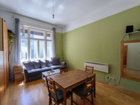Kiadó Lakás 1132 Budapest 13. kerület , Kresz Géza utcában, 2 szobás, gépesített, bútorozott lakás.