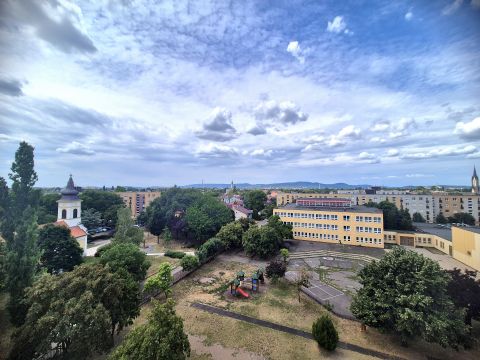 Eladó Lakás 1151 Budapest 15. kerület , Szilas patak közelében 59m2, 1+2 fészobás, 6 em. lakás eladó
