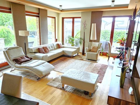 Eladó Lakás 1037 Budapest 3. kerület Kertkapcsolatos lakás Testvérhegy és Táborhegy határánál