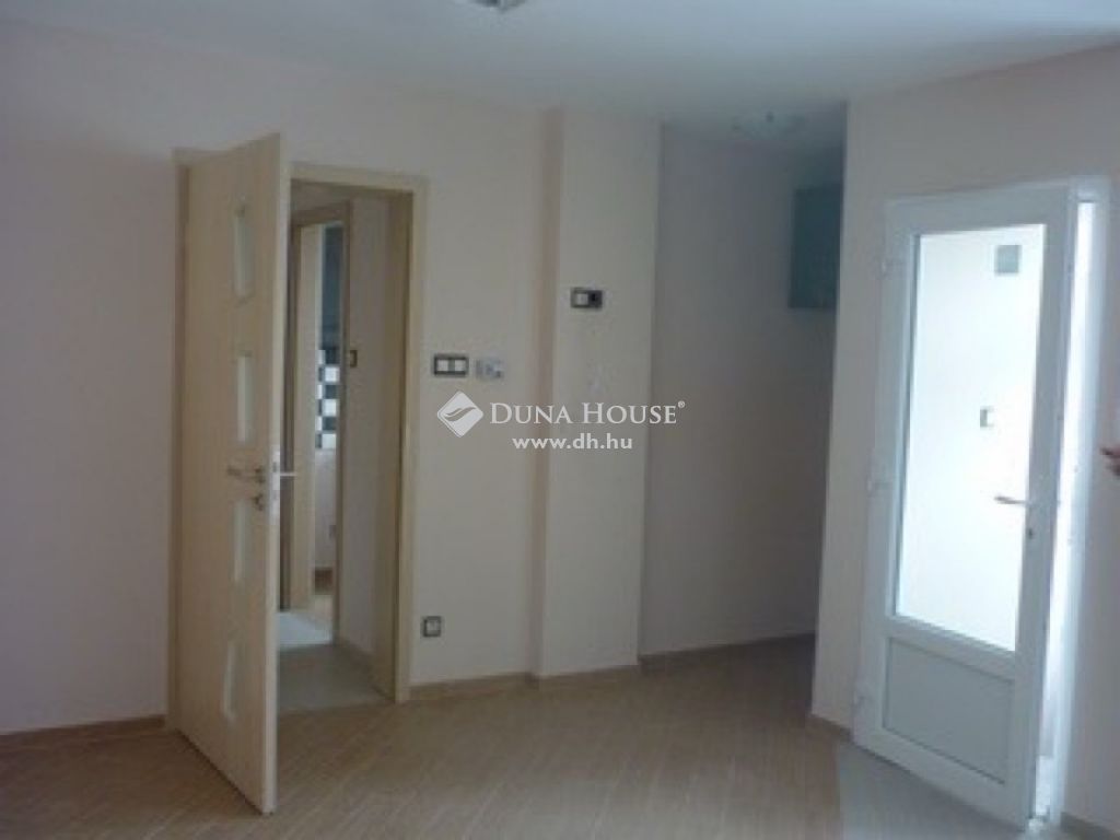4025 Debrecen , Belvárosban 2 utcára nyíló üzlethelyiség és családi ház — 1/34