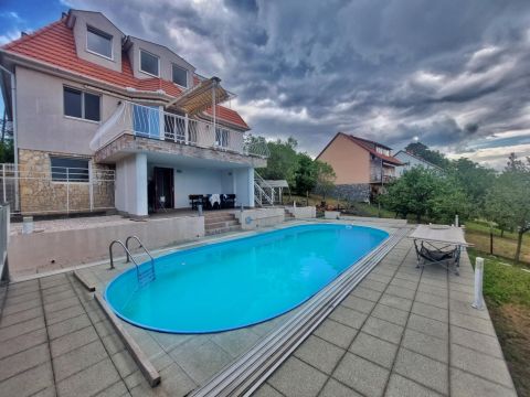 Eladó Ház 2000 Szentendre , Izbég
